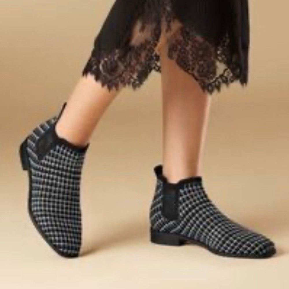 Vivaia Regina Black White Diamond Knit Square Toe Ankle Boots Size 38.5